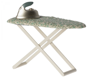 Mouse Iron and Ironing Board