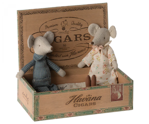 
            
                Load image into Gallery viewer, Grandma and Grandpa Mice in Cigarbox
            
        