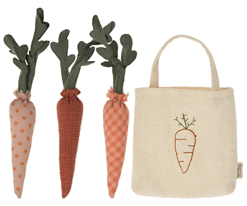 
            
                Load image into Gallery viewer, Carrots in Shopping Bag
            
        